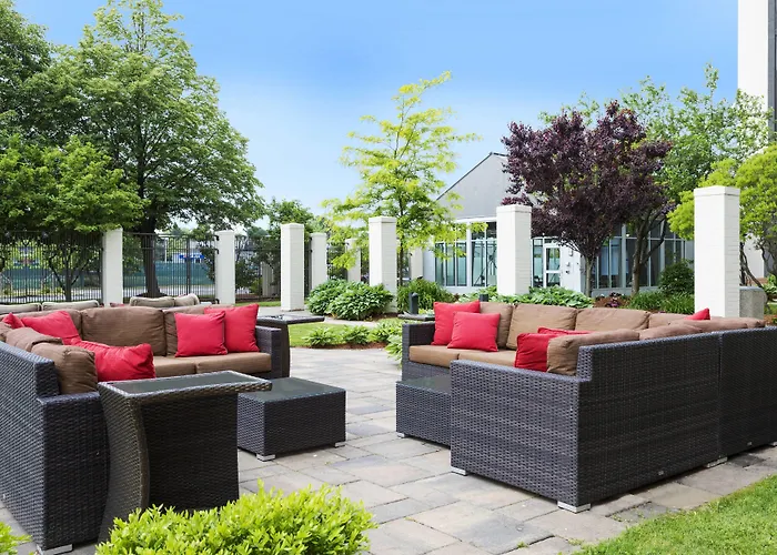 Courtyard By Marriott Boston Logan AirportAirport Hotel